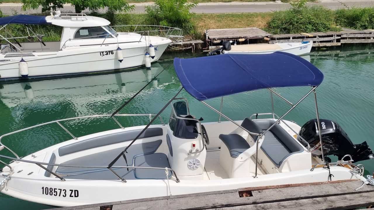 Blumax 550 Open Exterior Blumax 550 Exterior